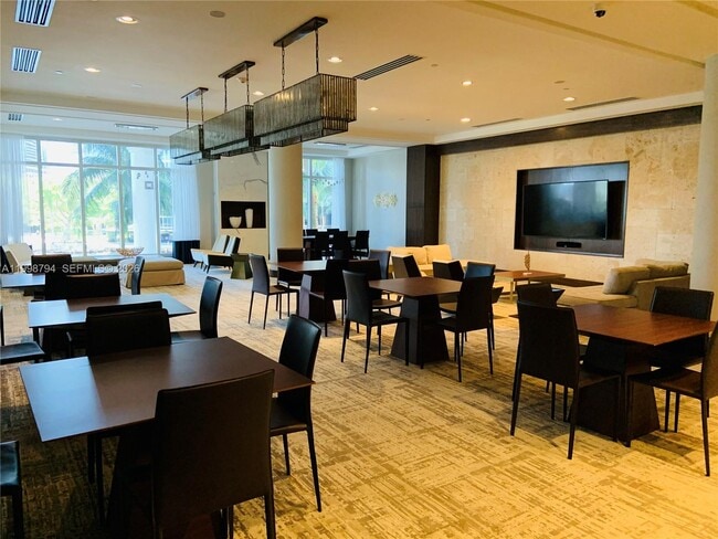 Building Photo - 801 Brickell Key Blvd