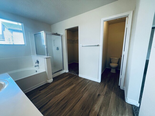 Building Photo - 4 bed 2 bath home in Huning Ranch.