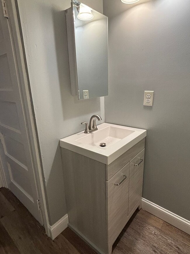 Building Photo - 151 S Main St