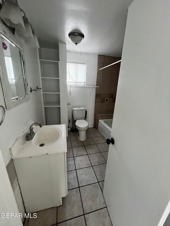 Building Photo - 813 Elmwood Ct