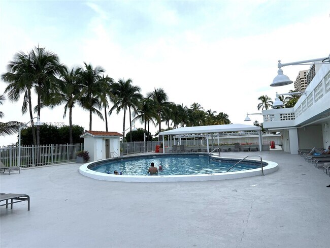 Building Photo - 2899 Collins Ave