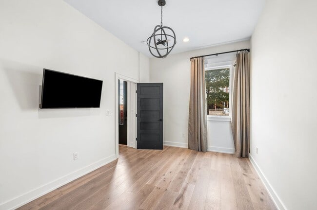 Building Photo - Stunning 3BE/3.5BA brownstone in the heart of historic Germantown!