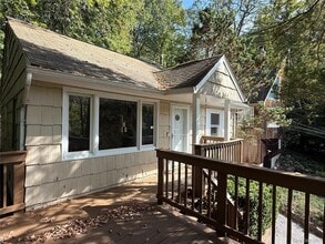 Building Photo - 19 Cotswold Dr