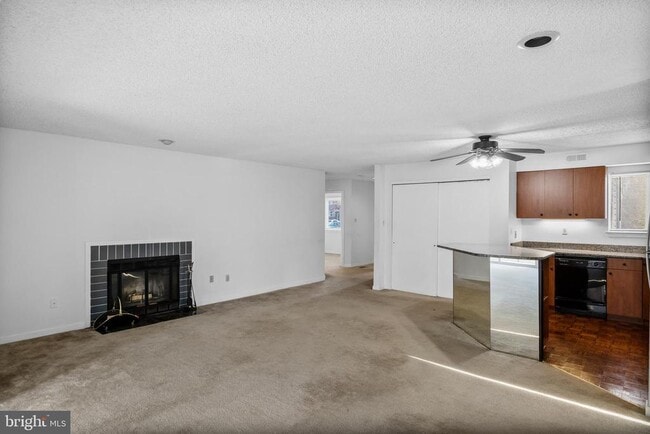 Building Photo - 835 Chanticleer