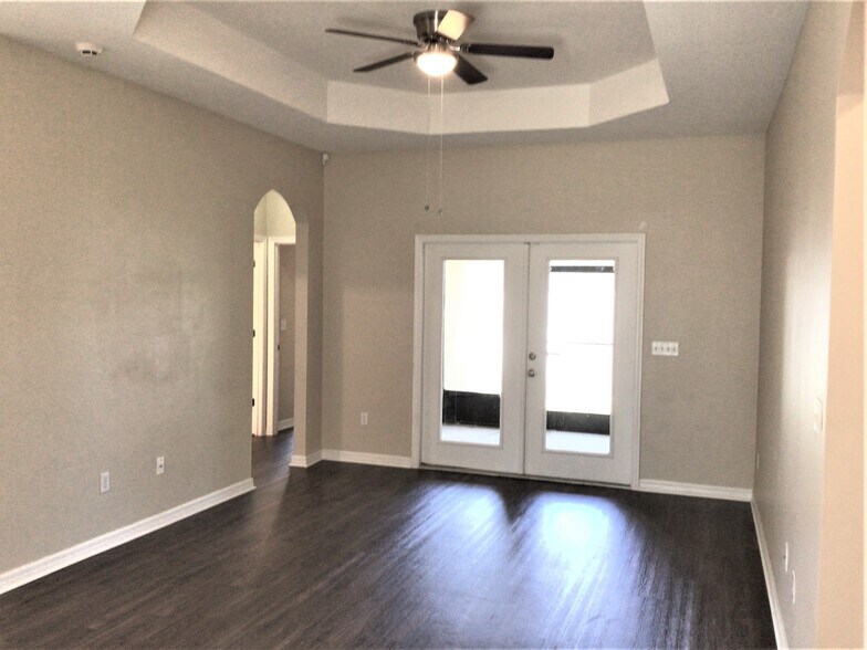 Building Photo - 4004 Knight Ave