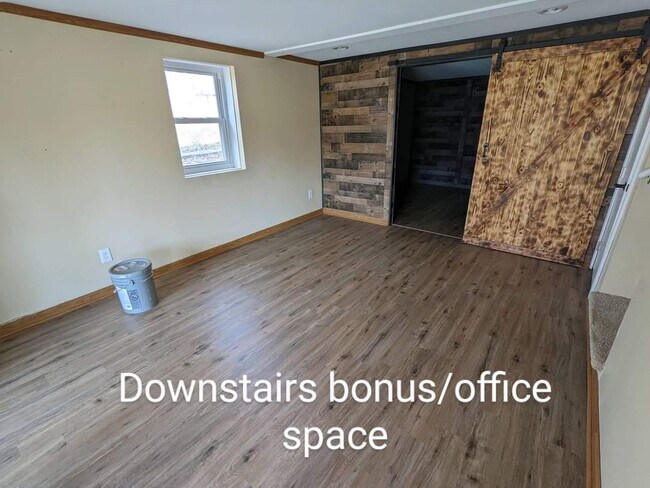 Building Photo - 275 E Lake Dr