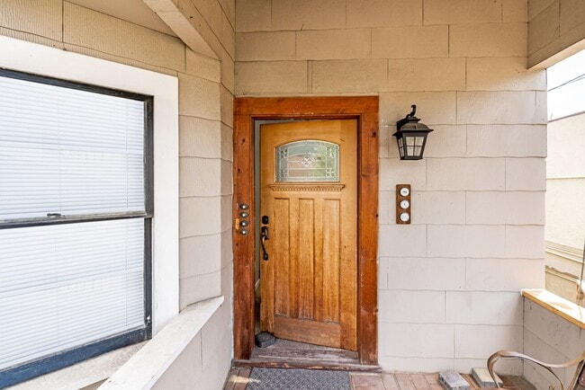 Building Photo - 1214 Chestnut St