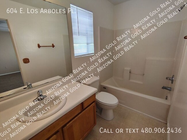 Building Photo - 604 E Los Arboles Pl