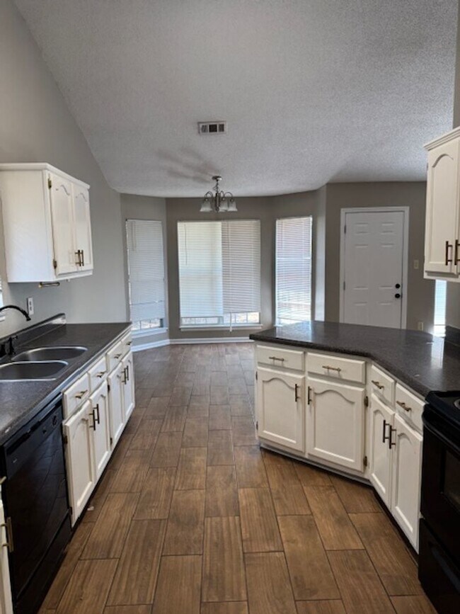 Building Photo - Renovated 3 Bedroom 2 Bath Home for Rent w...