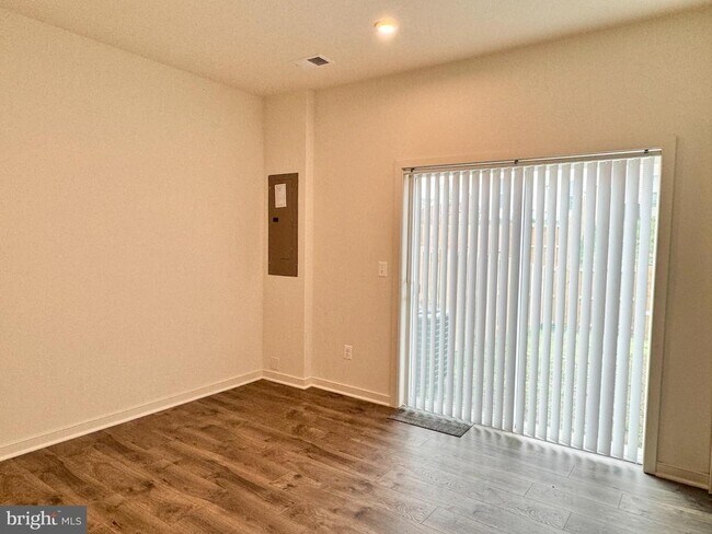 Building Photo - 310 Red Currant Wy
