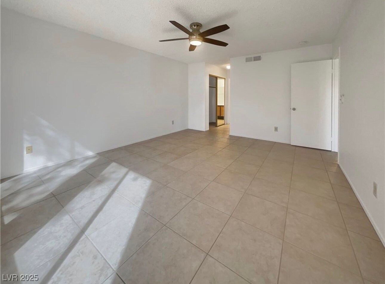 Building Photo - 1575 W Warm Springs Rd