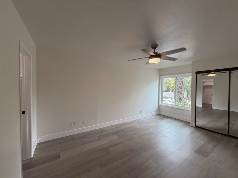 Building Photo - Cat-Friendly Condo with Private Cat Patio Enclosure + Resort-Style Amenities in Tarzana!