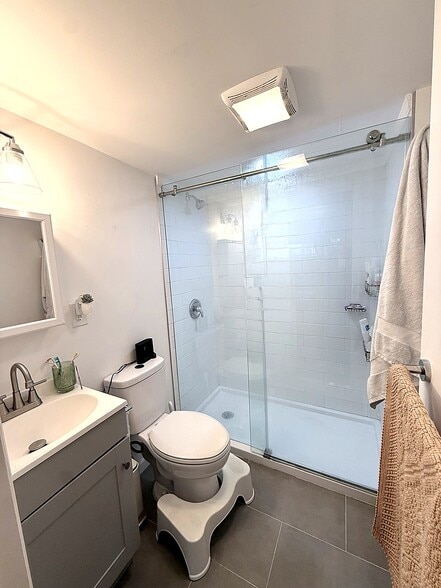Master Bedrooms Ensuite - 291 Rowayton Ave