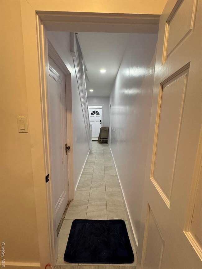 Building Photo - 94-61 Alstyne Ave