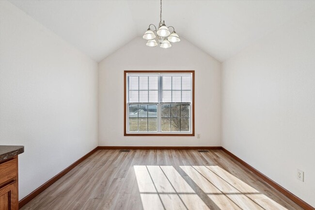 Building Photo - Large 3 Bed 2 Bath ranch for rent