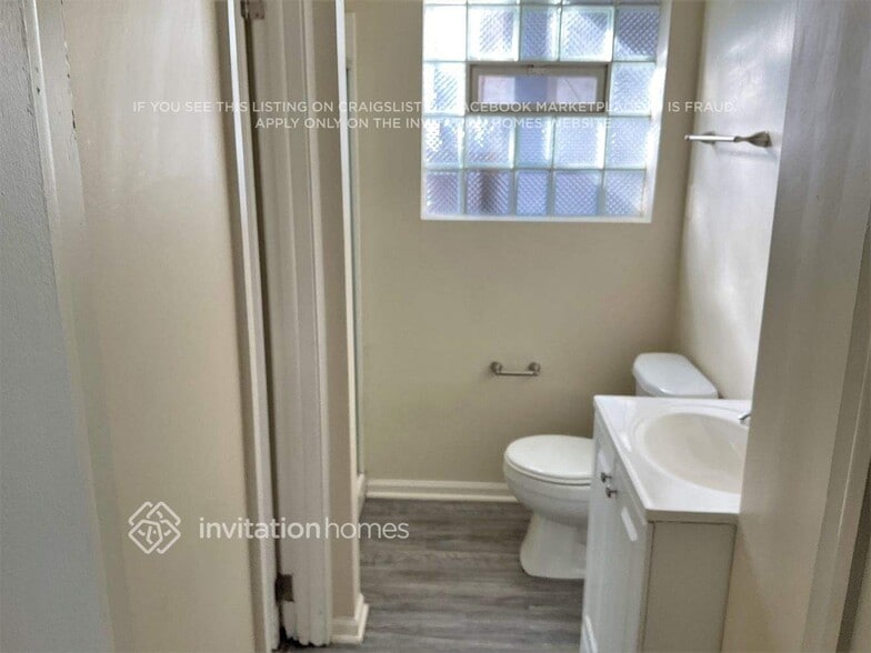 Building Photo - 108 S Spruce Ln