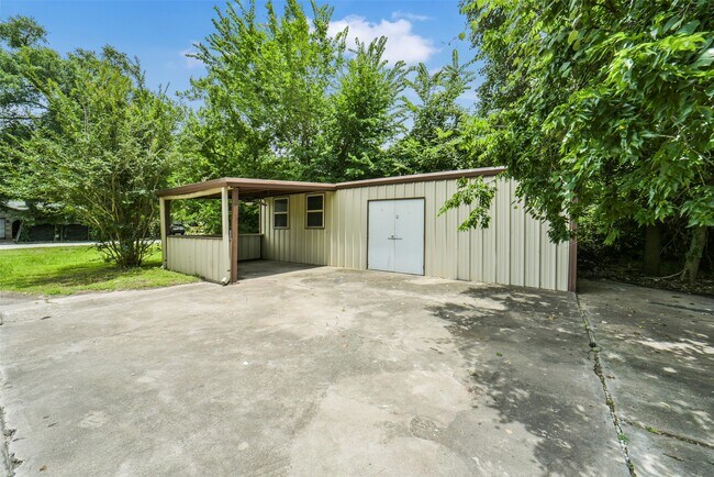 Building Photo - 11023 Forrest Valley Dr