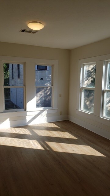 Building Photo - 502 E Abbey St