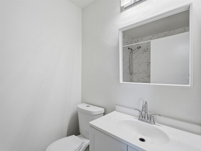 Building Photo - 2121 Canton Dr