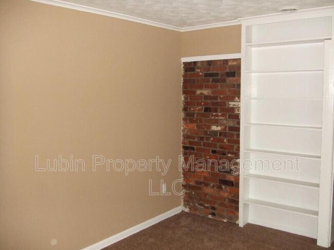 Building Photo - 2630 Whitman Ave