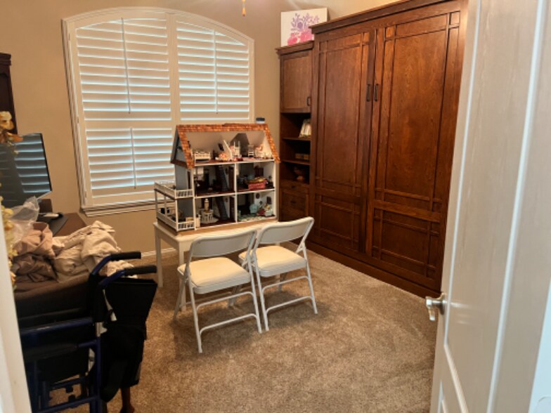 Building Photo - 3801 Rochester Dr