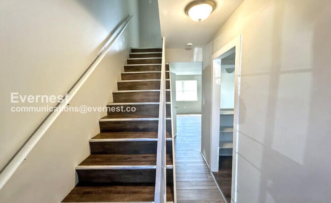 Building Photo - 1512 11th Ave N