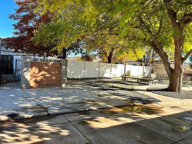 Building Photo - Gorgeous Santa Clara Home with Stunning Ki...