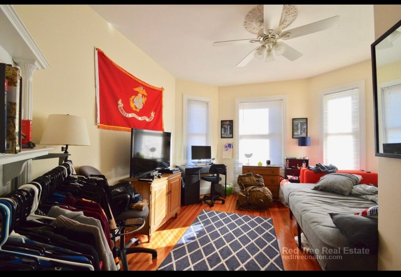 Building Photo - 756 Saratoga St