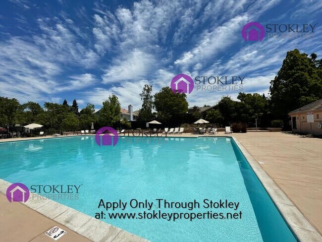 Building Photo - 208 Stetson Dr