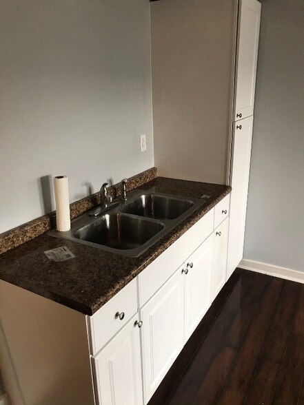 Building Photo - 626 Cemetery Ave