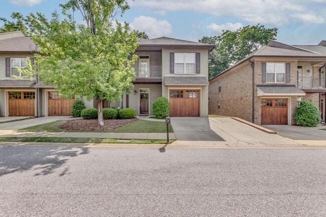 Primary Photo - 2800 Belle Chase Ln