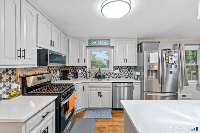 Building Photo - 128 Forest Dr