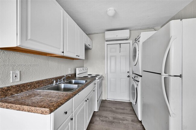 Building Photo - 1710 NW 9th St