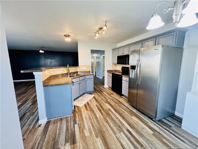 Building Photo - 641 Hogart St