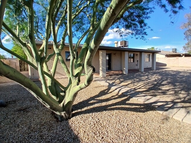 Building Photo - 3515 E Cortez St