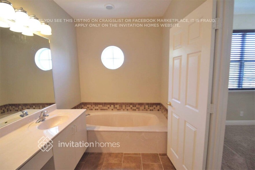 Building Photo - 2465 SW 99th Way