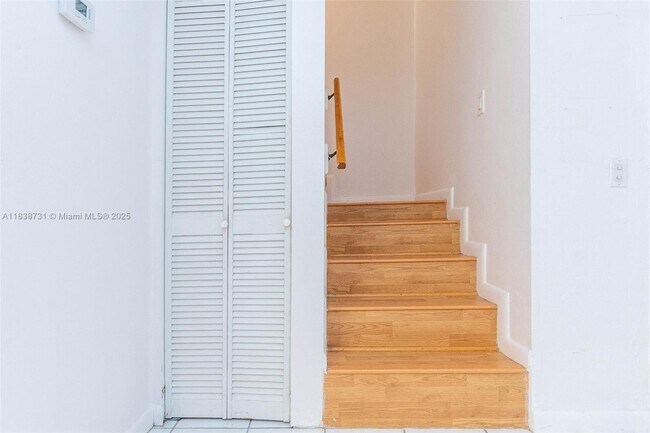 Building Photo - 3862 NE 171 St