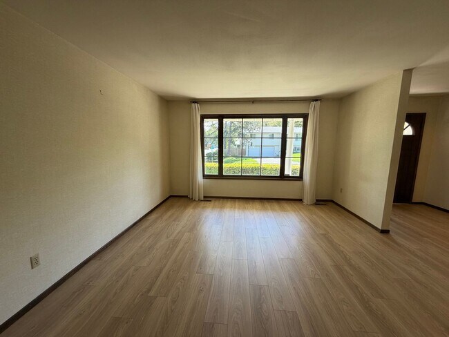 Building Photo - Peaceful 3 Bedroom Single-Level Home on Spacious Corner Lot Near Fir Grove Park