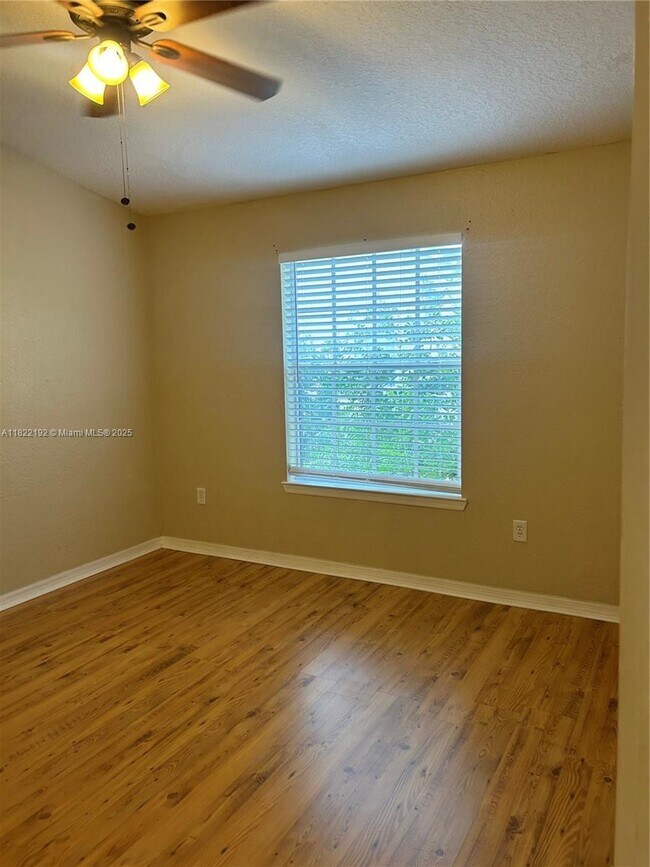 Building Photo - 852 Grand Regency Pointe