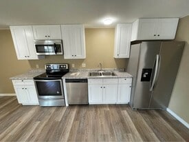 Building Photo - 136 Kimberling City Ctr Ln