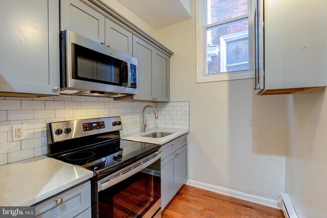 Building Photo - 4924 Chestnut St