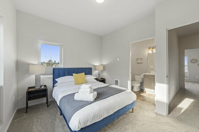 Building Photo - 912 21st St