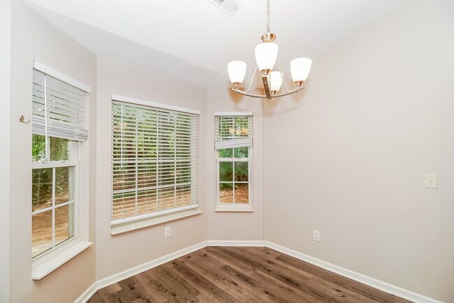 Building Photo - 7007 Duchamp Dr