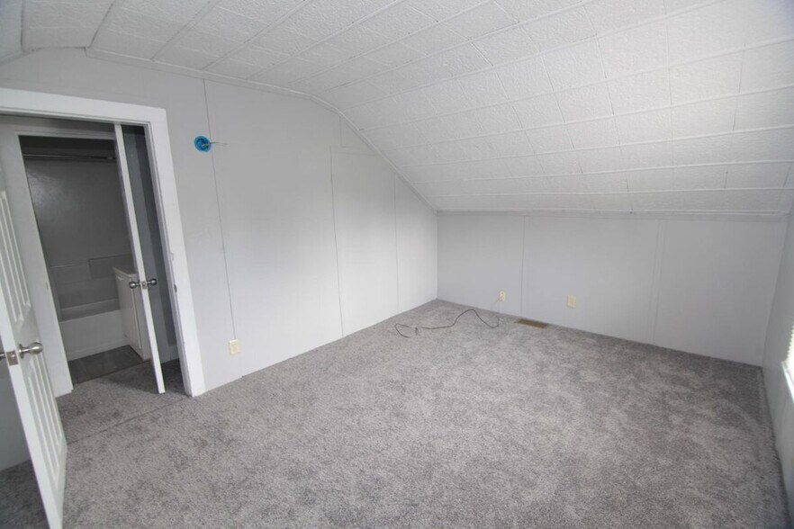 Building Photo - 526 21st St