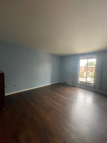 Building Photo - 120 Groton Dr