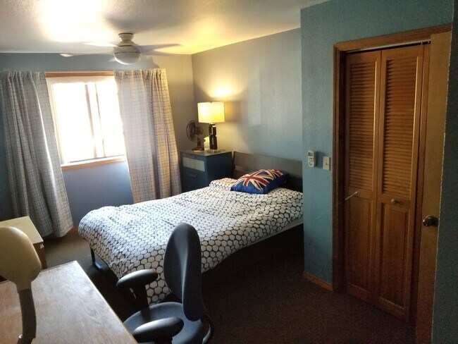 Building Photo - 2 Bed, 2.5 Bath Townhouse near NAU/CCC!! S...