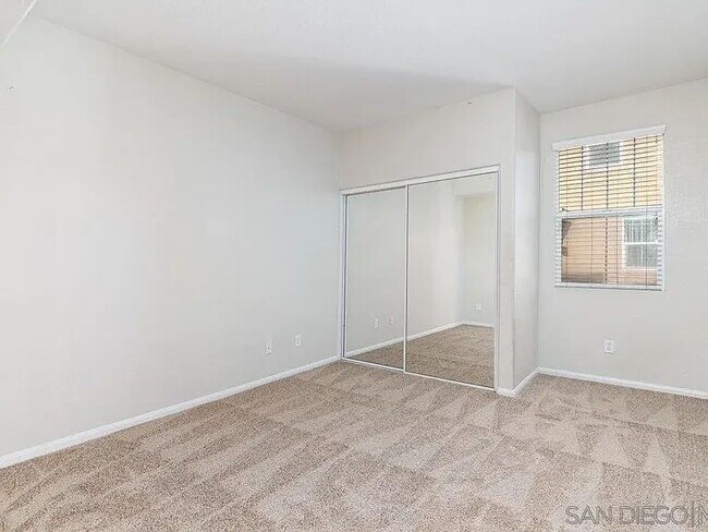 Building Photo - Don't miss out!  This beautiful spacious condo offers open floor plan, lot's of natural light, pr...
