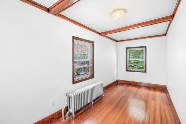 Building Photo - 114 Cedar St