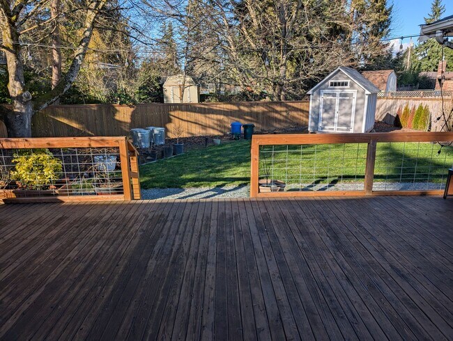 Building Photo - Highly Desirable Edmonds Rambler; 3 Bedroom 1 bath