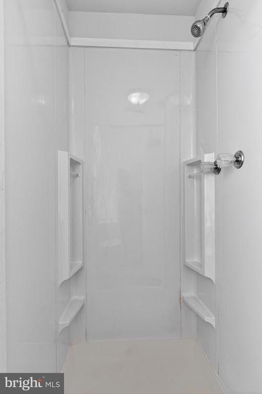 Building Photo - 1918 W Diamond St